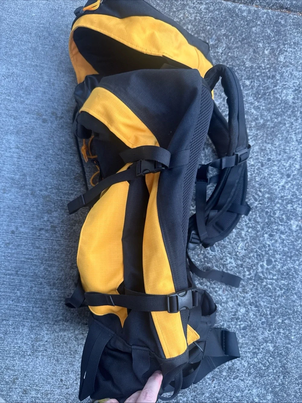 REI Black/Yellow Hiking Camping Day Trip Backpack Pack-Nice